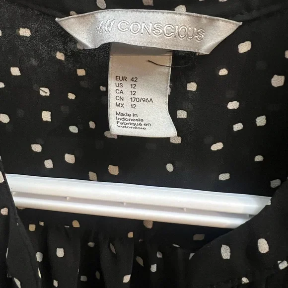 H&M Blouse - Picture 2 of 3